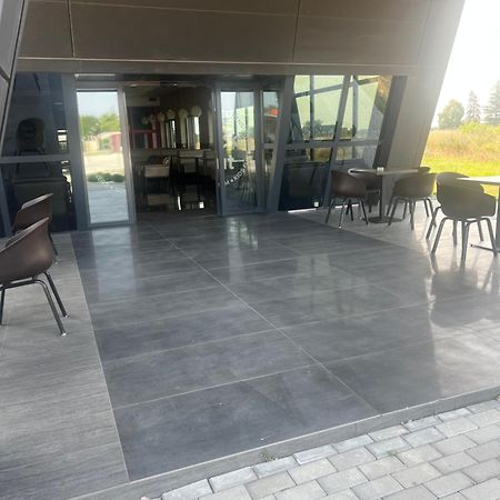 Penzion Hut Dunajská Streda Buitenkant foto